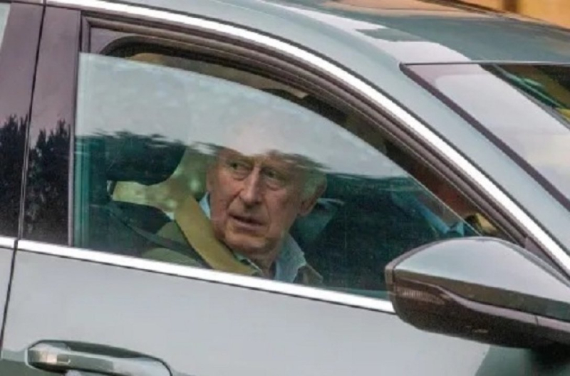 Король Карл ІІІ сел за руль дорогого электрокроссовера Audi (фото)