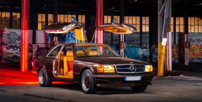 На продажу выставили уникальный Mercedes S-Class с поднимающимися вверх дверями (фото)