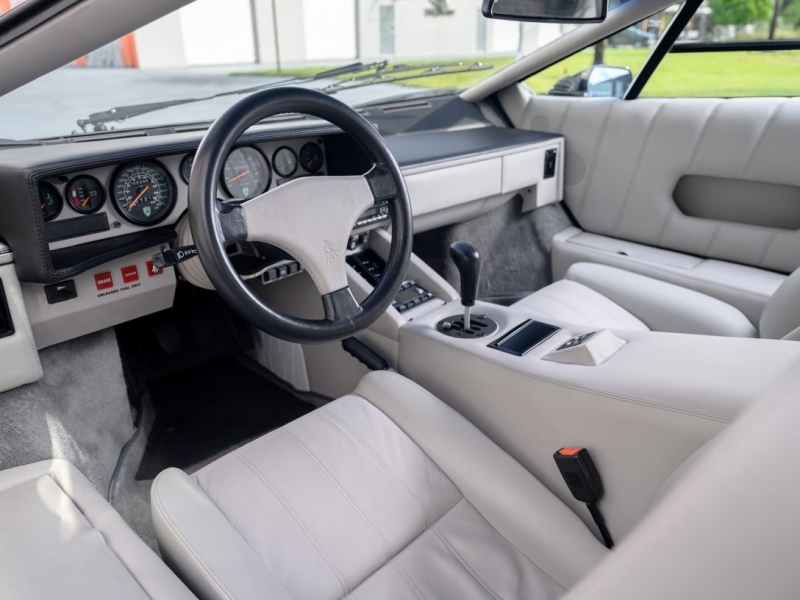 Обнаружен легендарный суперкар Lamborghini 80-х в состоянии нового авто (фото)