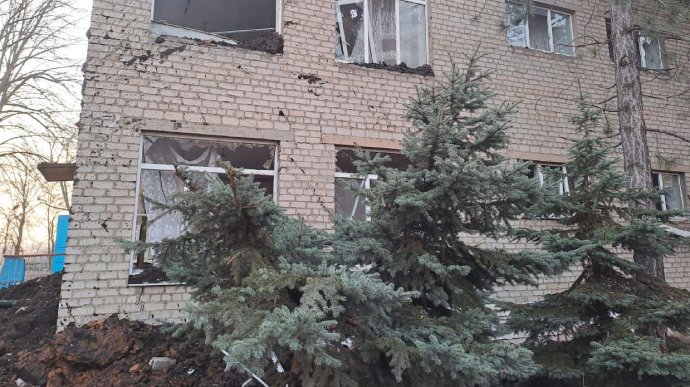 Россияне утром обстреляли Краматорск: ракета упала возле детсада, есть погибший 