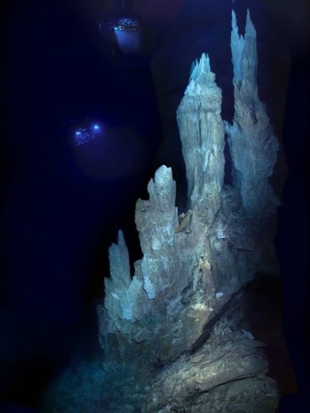Вилла Дракулы под водой. На дне океана обнаружили «готический замок» с зубчатыми башнями (фото)