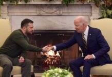 Зеленский поблагодарил Байдена за мощный пакет военной помощи