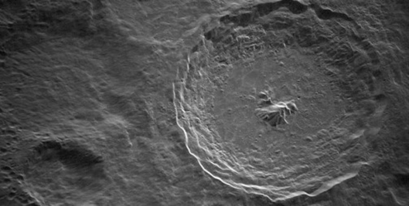 Луна под микроскопом. Телескоп на Земле сделал самый детальный снимок спутника (фото)