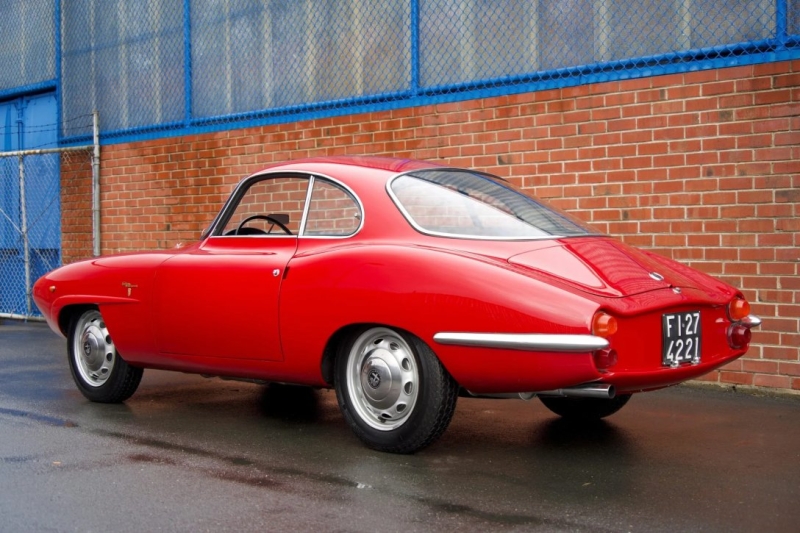 На аукцион выставили редкое раритетное купе Alfa Romeo 60-х