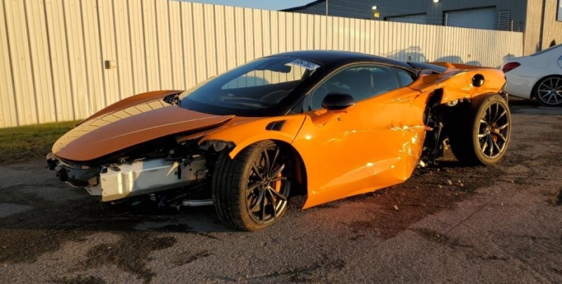 Новейший суперкар McLaren за $300 000 разбили вскоре после покупки (фото)