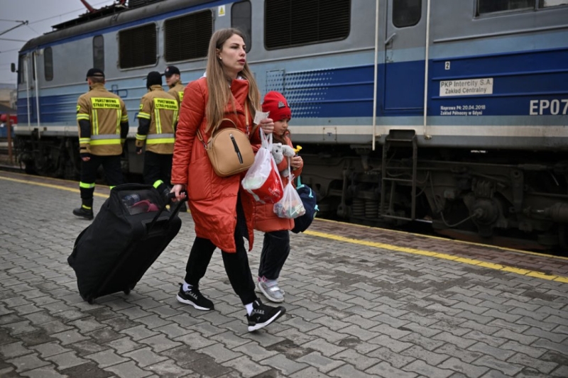 Последствия войны. Сколько беженцев из Украины останется за границей