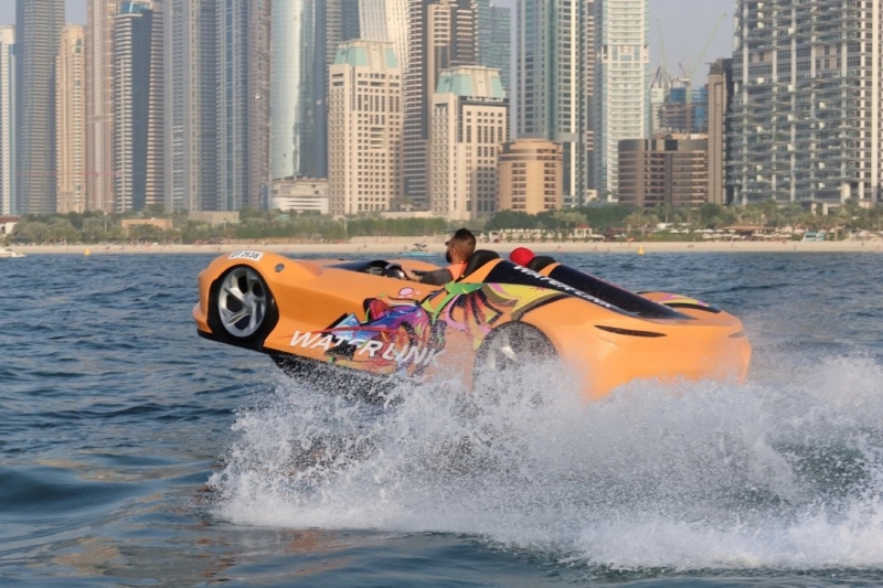 В ОАЭ создали необычные морские суперкары за $40 000 (видео)
