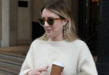 В вязаном платье и ботинках Valentino: Эмма Робертс на Неделе моды в Милане