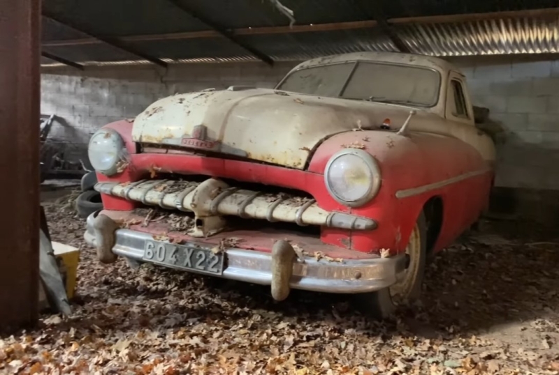 Во Франции обнаружили огромную коллекцию заброшенных ретро-авто (фото, видео)