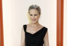 Энди Макдауэлл показала седину на обложке испанского Elle